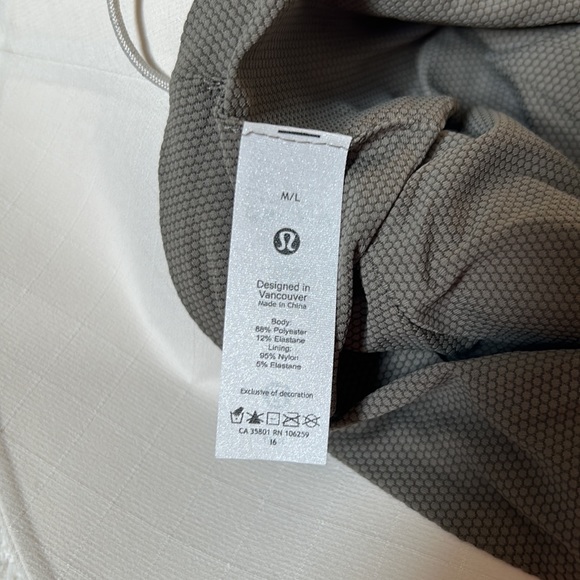 *SOLD*Lululemon lab Bucket Hat with Strap - Picture 5 of 6